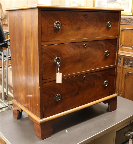 A mahogany George III style chest of drawers W.80cm